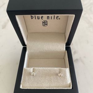 18k White Gold Diamond Stud Earrings (3-prong)